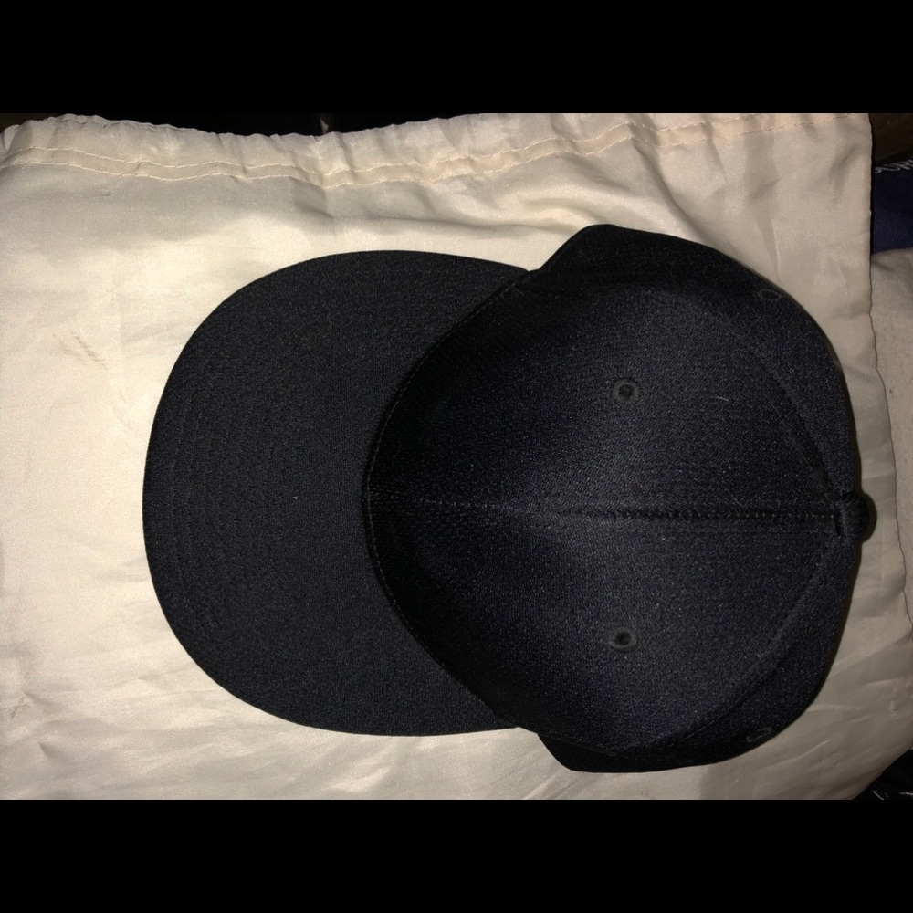 NWOT - 7 & 3/8 fitted black hat NEVER WORN